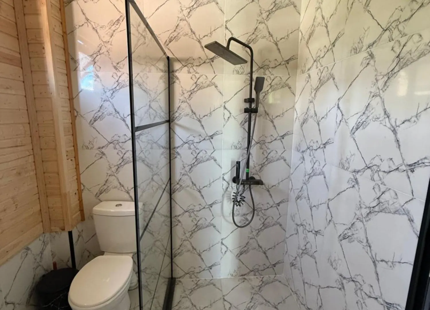 Warm Wave Konuk evi Batum Kır Evi