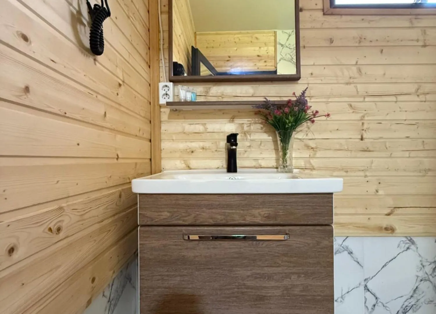 Kır Evi Warm Wave Konuk evi Batum Gürcistan
